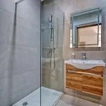 Prime Qawra With Balcony, Ac, Full Kitchen & Wifi By 360 Estates Appartement
