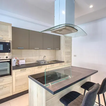 Prime Qawra With Balcony, Ac, Full Kitchen & Wifi By 360 Estates *