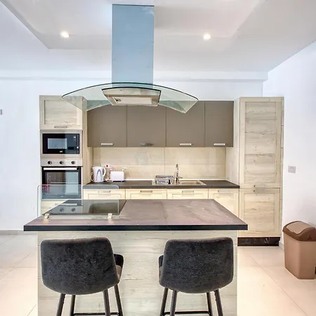 Prime Qawra With Balcony, Ac, Full Kitchen & Wifi By 360 Estates Apartment *