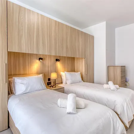 Apartment Prime Qawra With Balcony, Ac, Full Kitchen & Wifi By 360 Estates *