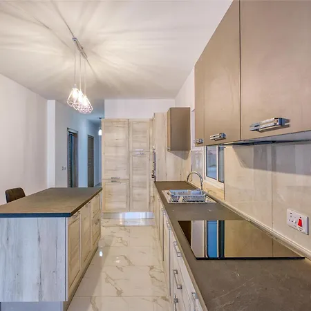 Apartment Prime Qawra With Balcony, Ac, Full Kitchen & Wifi By 360 Estates *