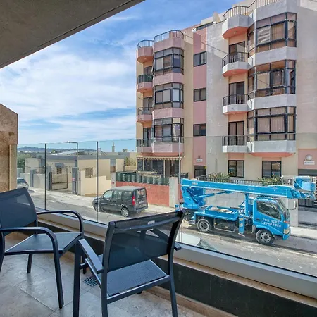 Apartment Prime Qawra With Balcony, Ac, Full Kitchen & Wifi By 360 Estates