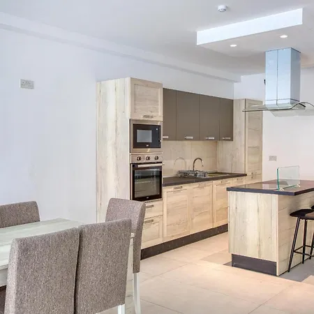 Apartment Prime Qawra With Balcony, Ac, Full Kitchen & Wifi By 360 Estates St. Paul's Bay