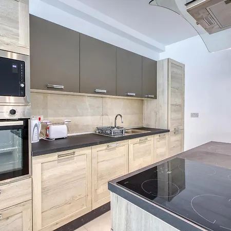 Prime Qawra With Balcony, Ac, Full Kitchen & Wifi By 360 Estates *