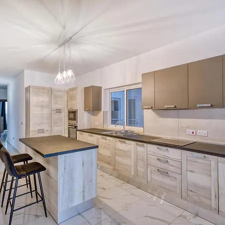 Prime Qawra With Balcony, Ac, Full Kitchen & Wifi By 360 Estates St. Paul's Bay
