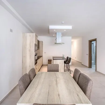 Apartment Prime Qawra With Balcony, Ac, Full Kitchen & Wifi By 360 Estates St. Paul's Bay