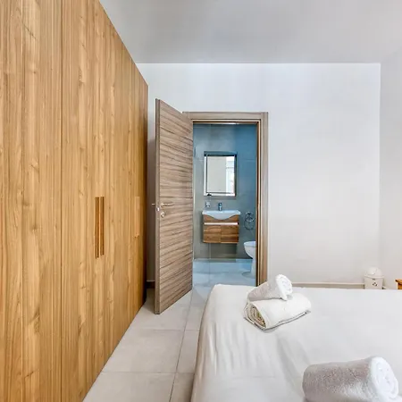 Prime Qawra With Balcony, Ac, Full Kitchen & Wifi By 360 Estates Apartman