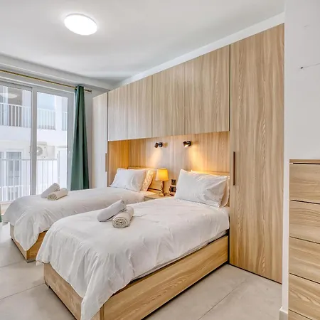 Apartment Prime Qawra With Balcony, Ac, Full Kitchen & Wifi By 360 Estates