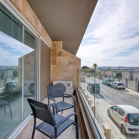 Apartment Prime Qawra With Balcony, Ac, Full Kitchen & Wifi By 360 Estates *