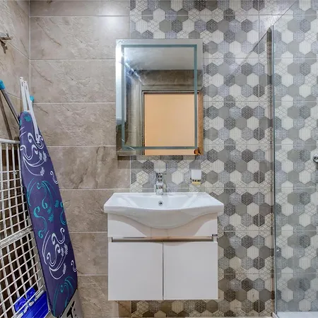 Prime Qawra With Balcony, Ac, Full Kitchen & Wifi By 360 Estates St. Paul's Bay