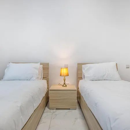 Prime Qawra With Balcony, Ac, Full Kitchen & Wifi By 360 Estates Apartment *