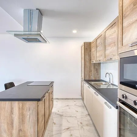 Prime Qawra With Balcony, Ac, Full Kitchen & Wifi By 360 Estates Apartman