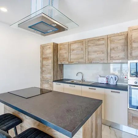 Apartment Prime Qawra With Balcony, Ac, Full Kitchen & Wifi By 360 Estates *