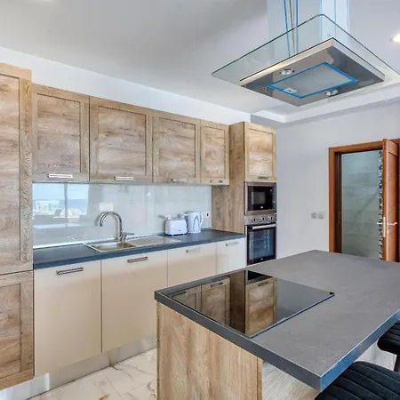 Prime Qawra With Balcony, Ac, Full Kitchen & Wifi By 360 Estates Apartment *