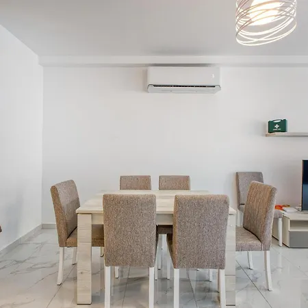 Prime Qawra With Balcony, Ac, Full Kitchen & Wifi By 360 Estates Сент-Полс-Бей