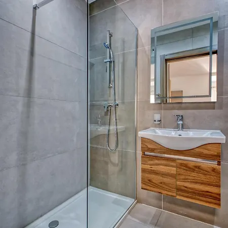 Prime Qawra With Balcony, Ac, Full Kitchen & Wifi By 360 Estates Апартаменты