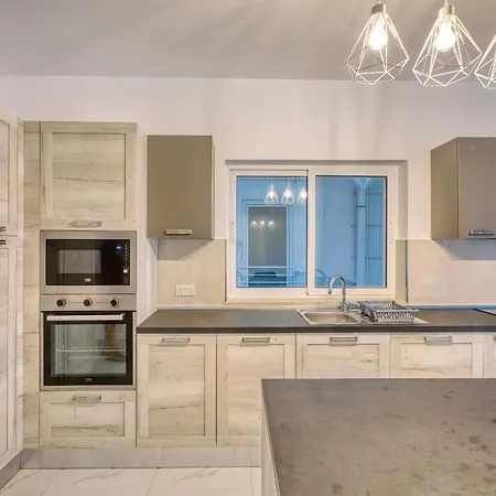 Prime Qawra With Balcony, Ac, Full Kitchen & Wifi By 360 Estates *