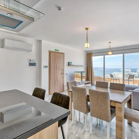 Апартаменты Prime Qawra With Balcony, Ac, Full Kitchen & Wifi By 360 Estates *